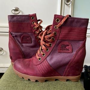 MAROON BRAND NEW WITHOUT BOX/TAGS SOREL BOOTIES